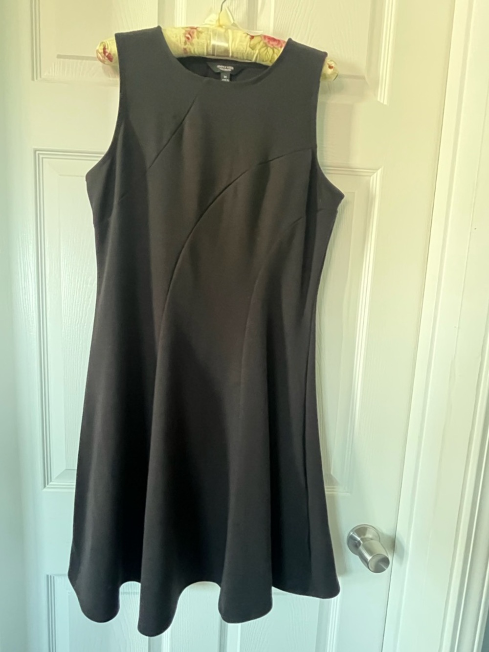 Women’s Simply Vera Sleeveless Dress Size Medium